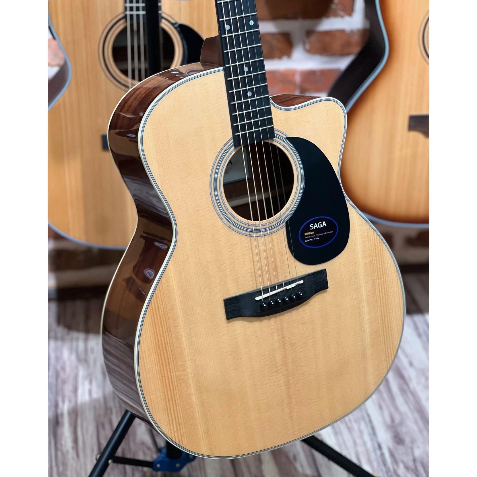 Đàn Guitar Acoustic Saga SF700GC Pro-Mai Nguyên Music