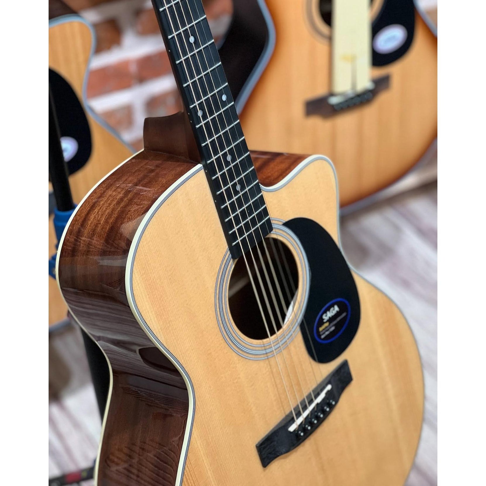 Đàn Guitar Acoustic Saga SF700GC Pro-Mai Nguyên Music