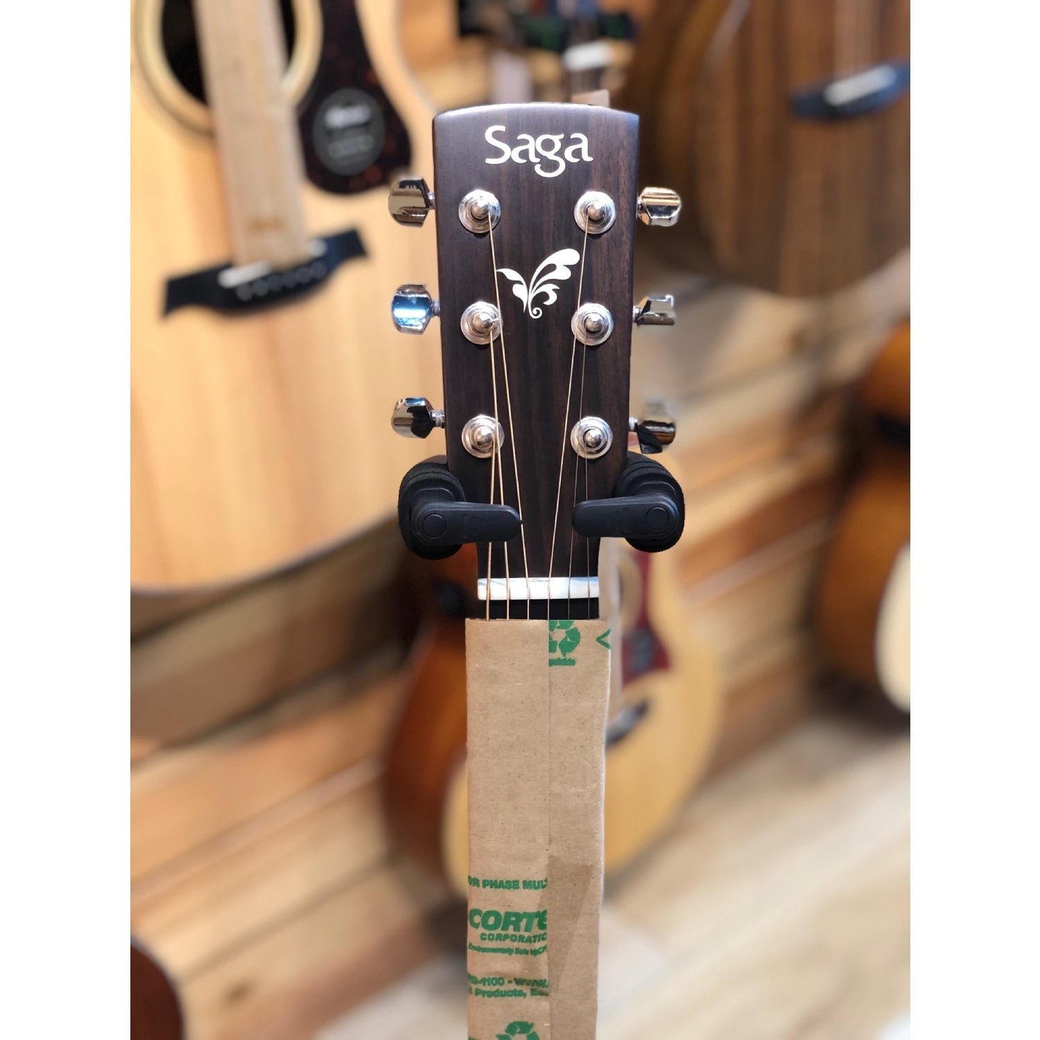 Đàn Guitar Acoustic Saga SF800GCE-Mai Nguyên Music