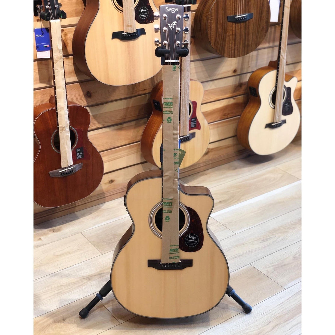 Đàn Guitar Acoustic Saga SF800GCE-Mai Nguyên Music