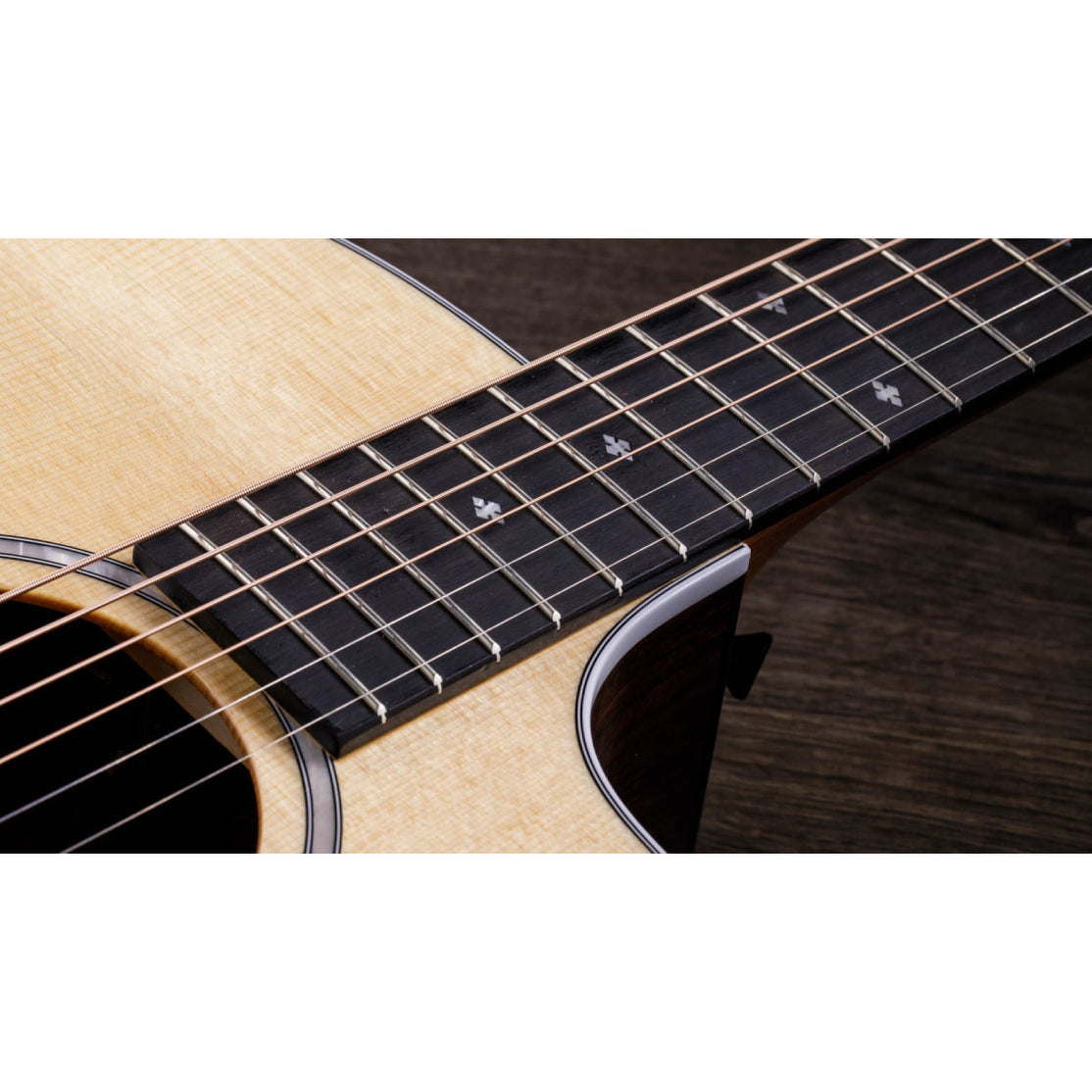 Đàn Guitar Acoustic Taylor 214ce Deluxe w/Case-Mai Nguyên Music