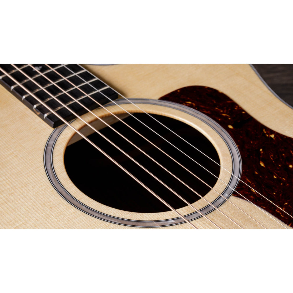 Đàn Guitar Acoustic Taylor 214ce Deluxe w/Case-Mai Nguyên Music