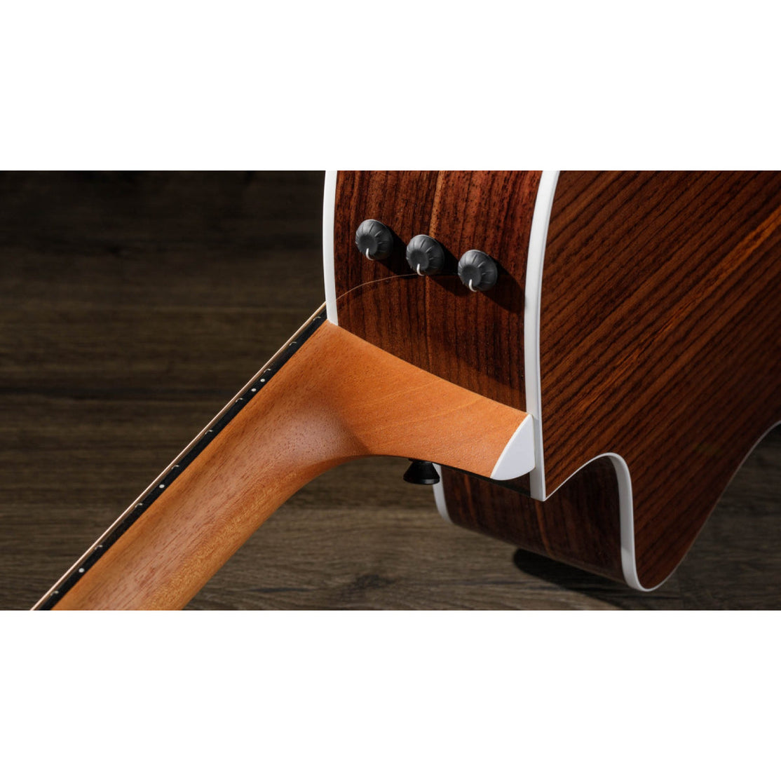 Đàn Guitar Acoustic Taylor 214ce Deluxe w/Case-Mai Nguyên Music