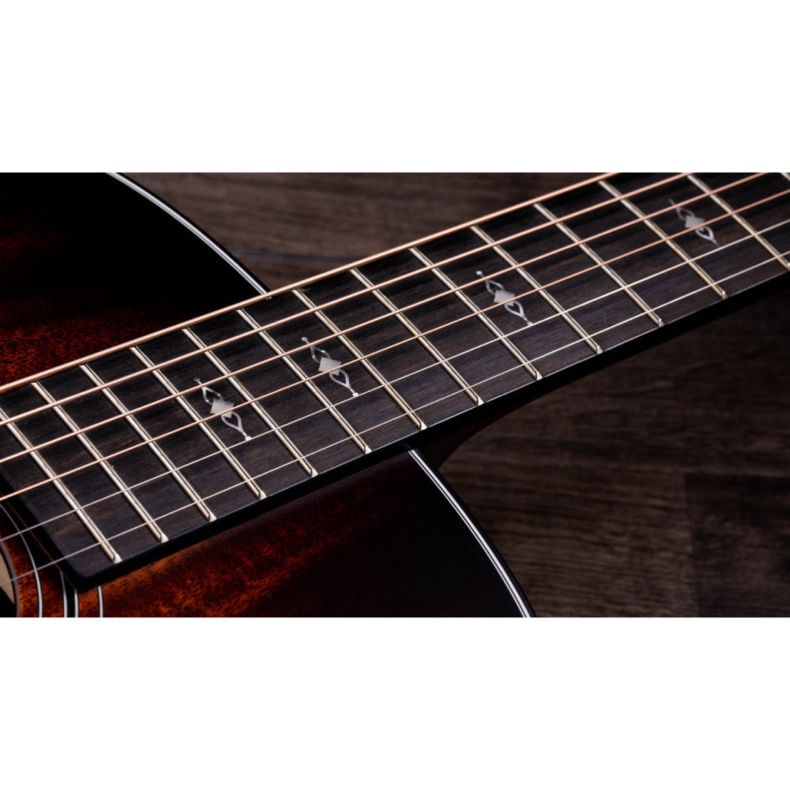 Đàn Guitar Acoustic Taylor 324e w/Case-Mai Nguyên Music