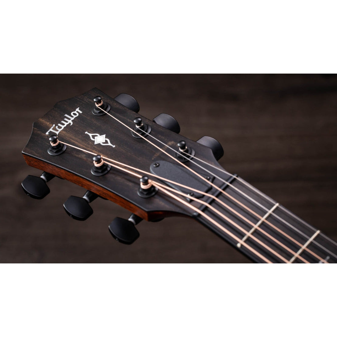 Đàn Guitar Acoustic Taylor 324e w/Case-Mai Nguyên Music