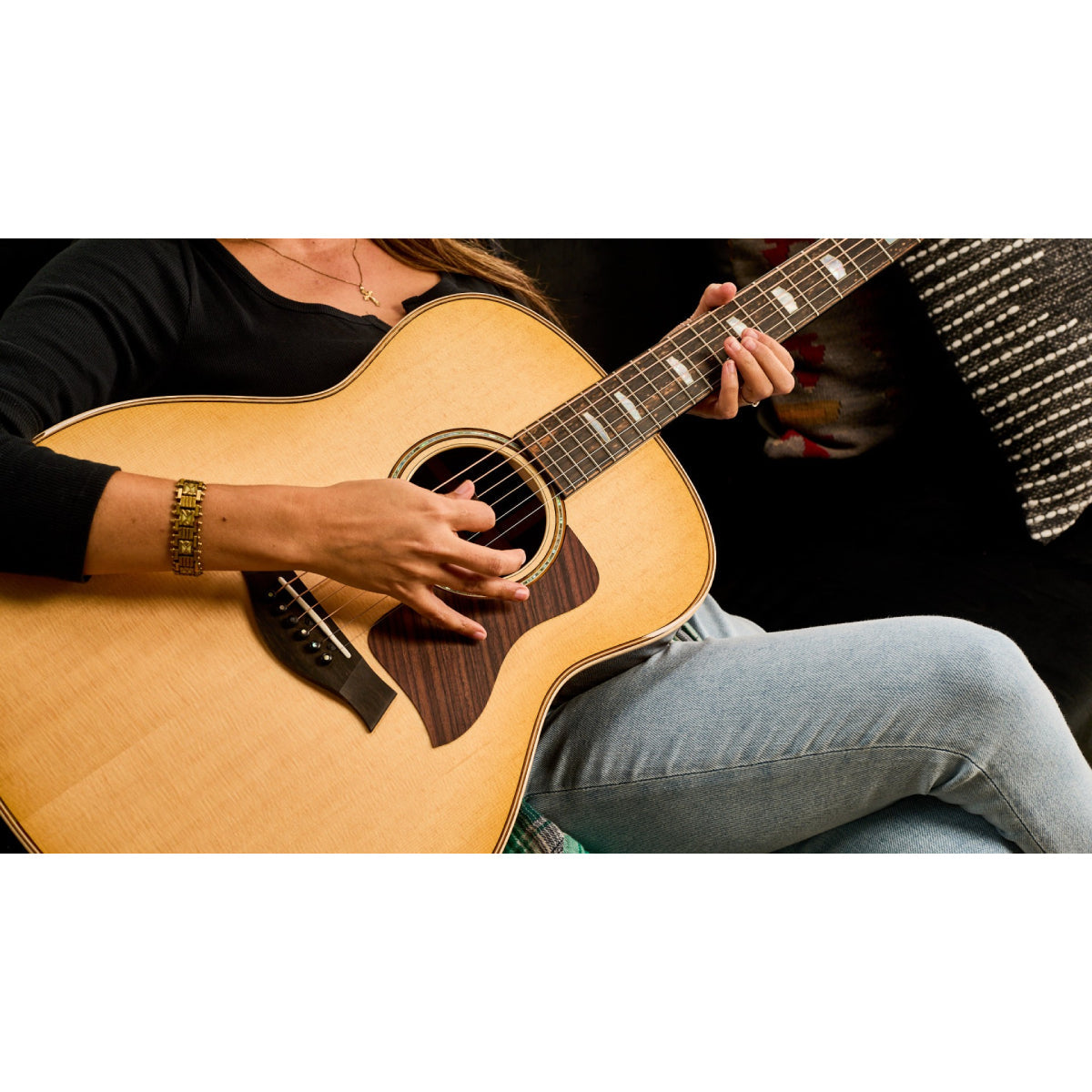 Đàn Guitar Acoustic Taylor 818e w/Case-Mai Nguyên Music