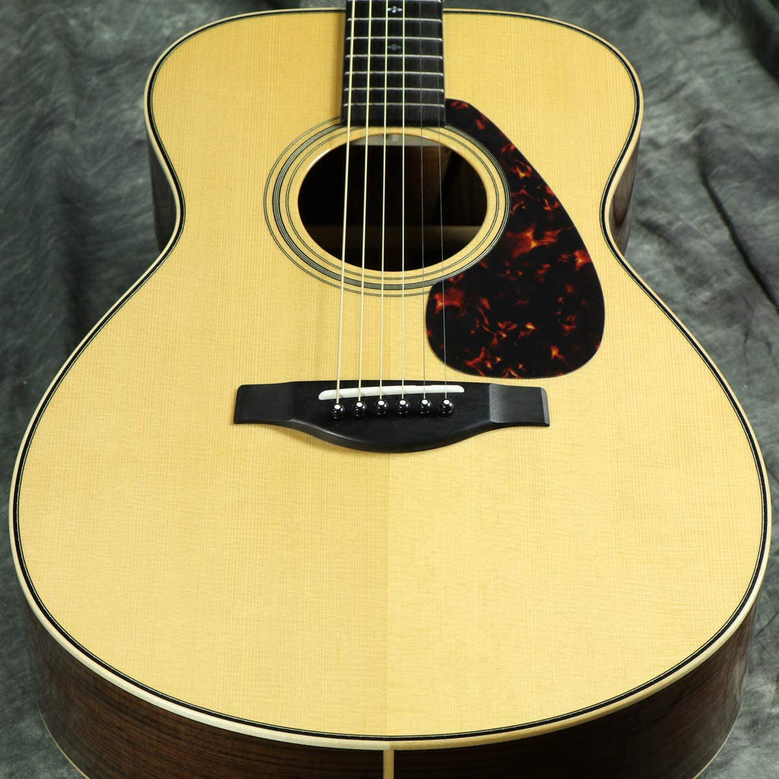 Đàn Guitar Acoustic Yamaha LS26 ARE-Mai Nguyên Music