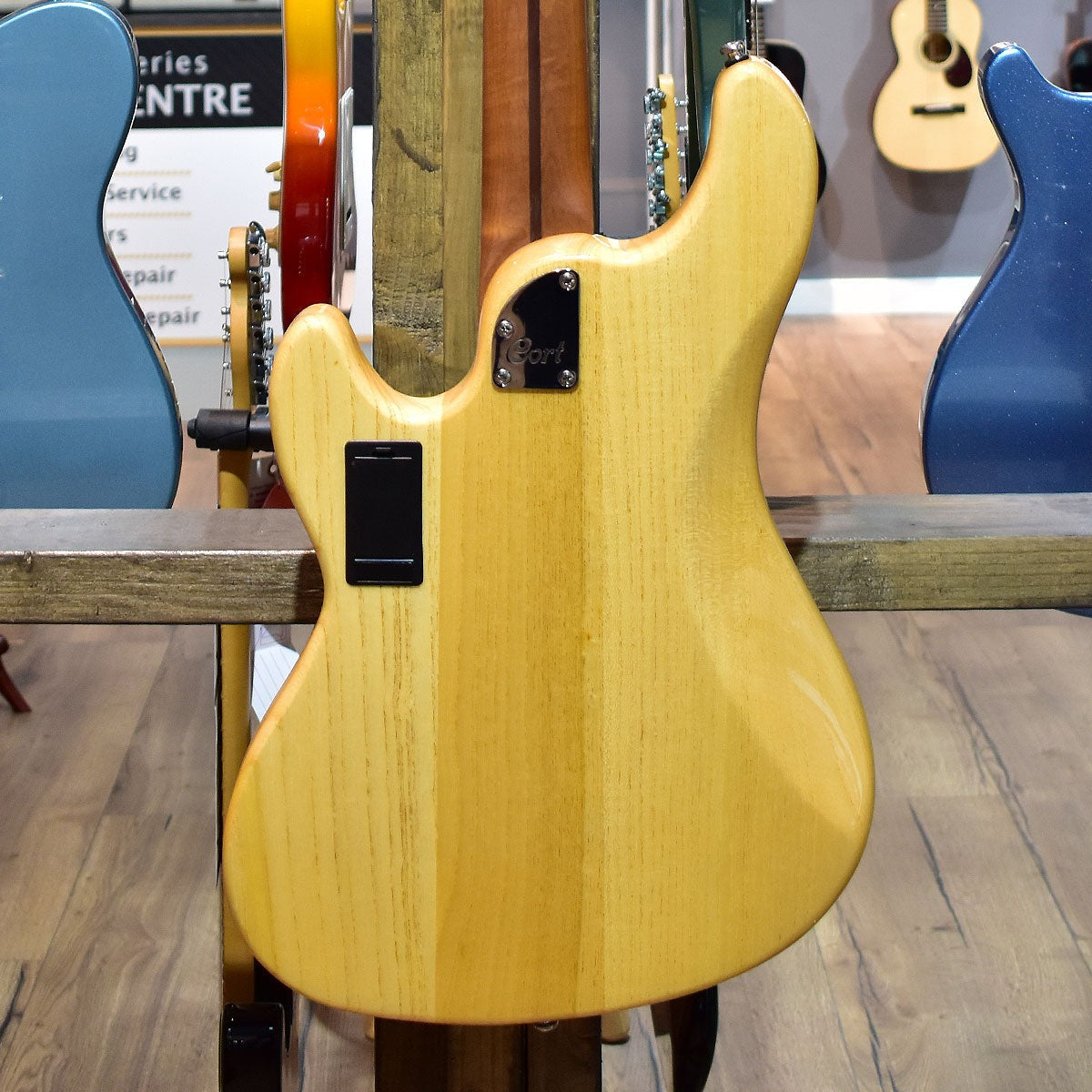 Đàn Guitar Bass 4-dây Cort GB64JJ-Mai Nguyên Music