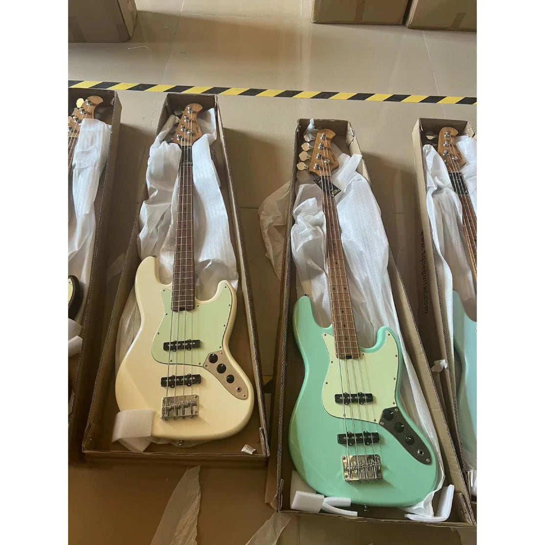 Đàn Guitar Bass Sqoe SJB600 SS, Maple Fingerboard - 4 Strings-Mai Nguyên Music