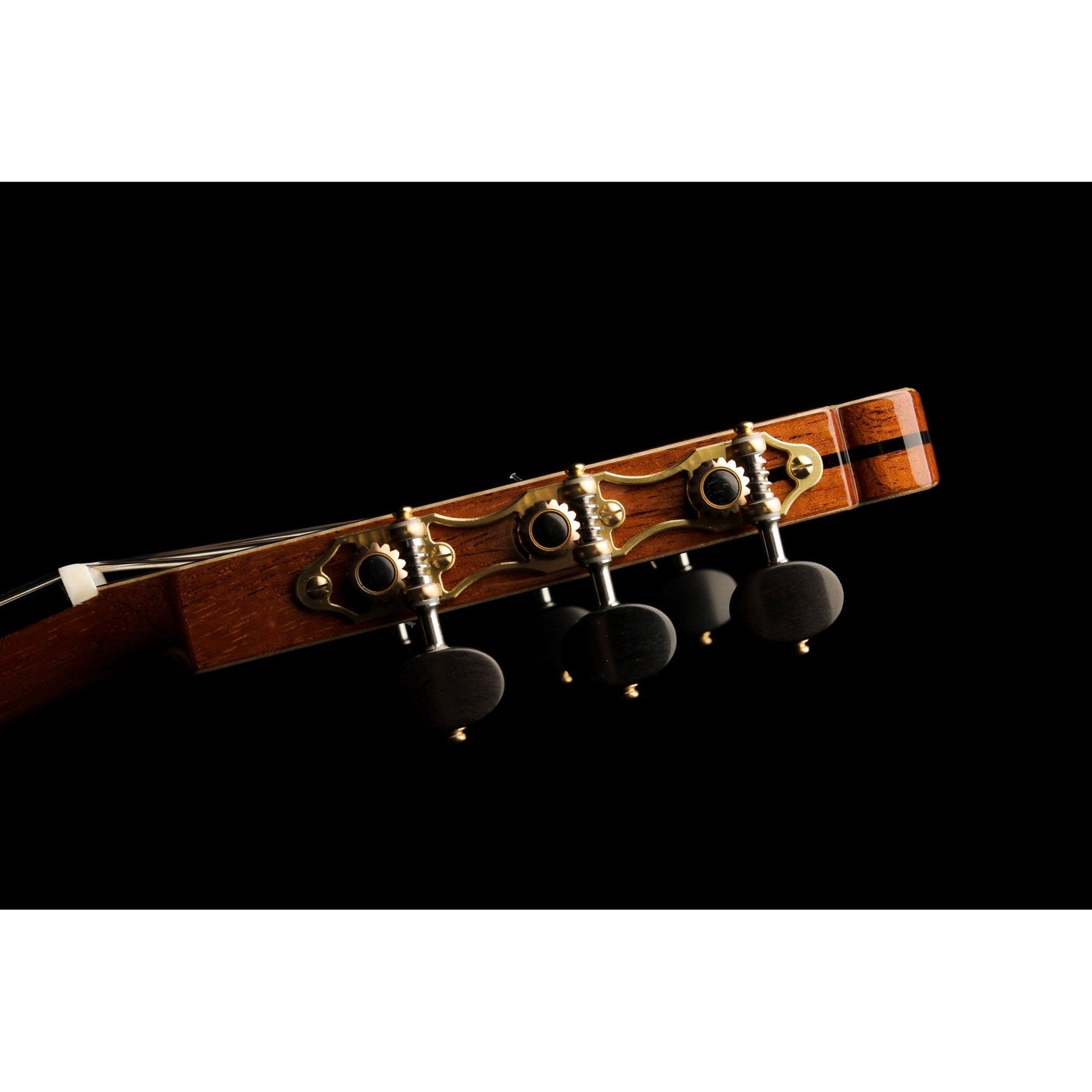 Đàn Guitar Classic Hanika HE Doubletop Cedar-Mai Nguyên Music