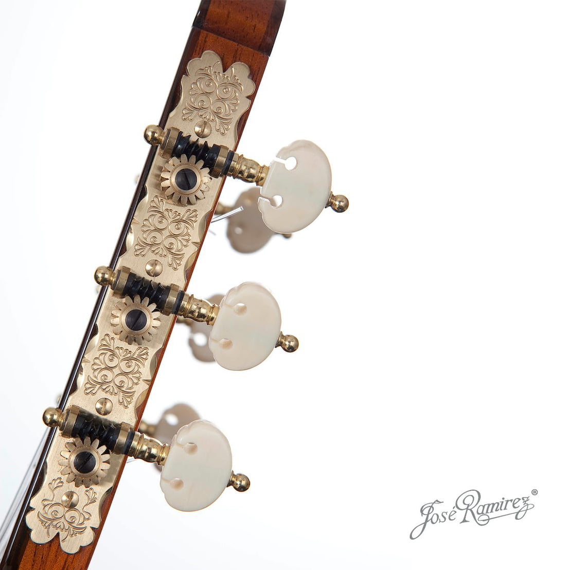 Đàn Guitar Classic Jose Ramirez Centenario 1A Madagascar Rosewood – Cedar-Mai Nguyên Music