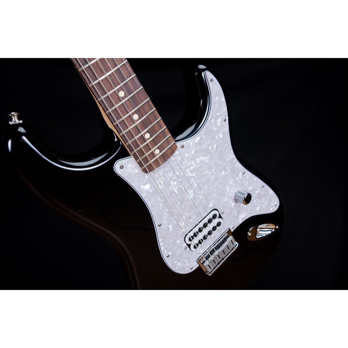 Đàn Guitar Điện Fender Artist Tom DeLonge Stratocaster, Slab Rosewood Fingerboard-Mai Nguyên Music