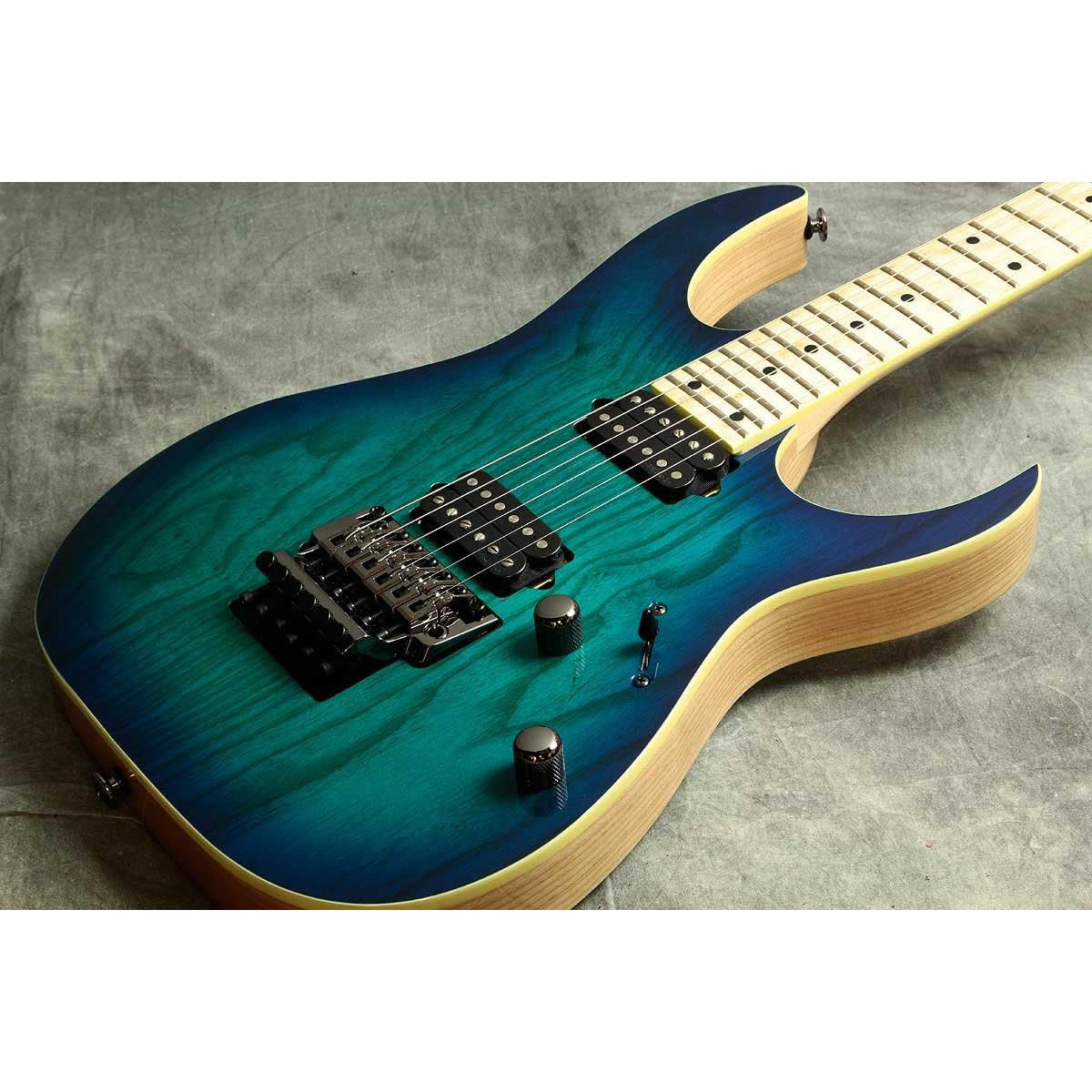 Đàn Guitar Điện Ibanez RG Prestige RGR652AHM w/Case, Nebula Green Burst-Mai Nguyên Music