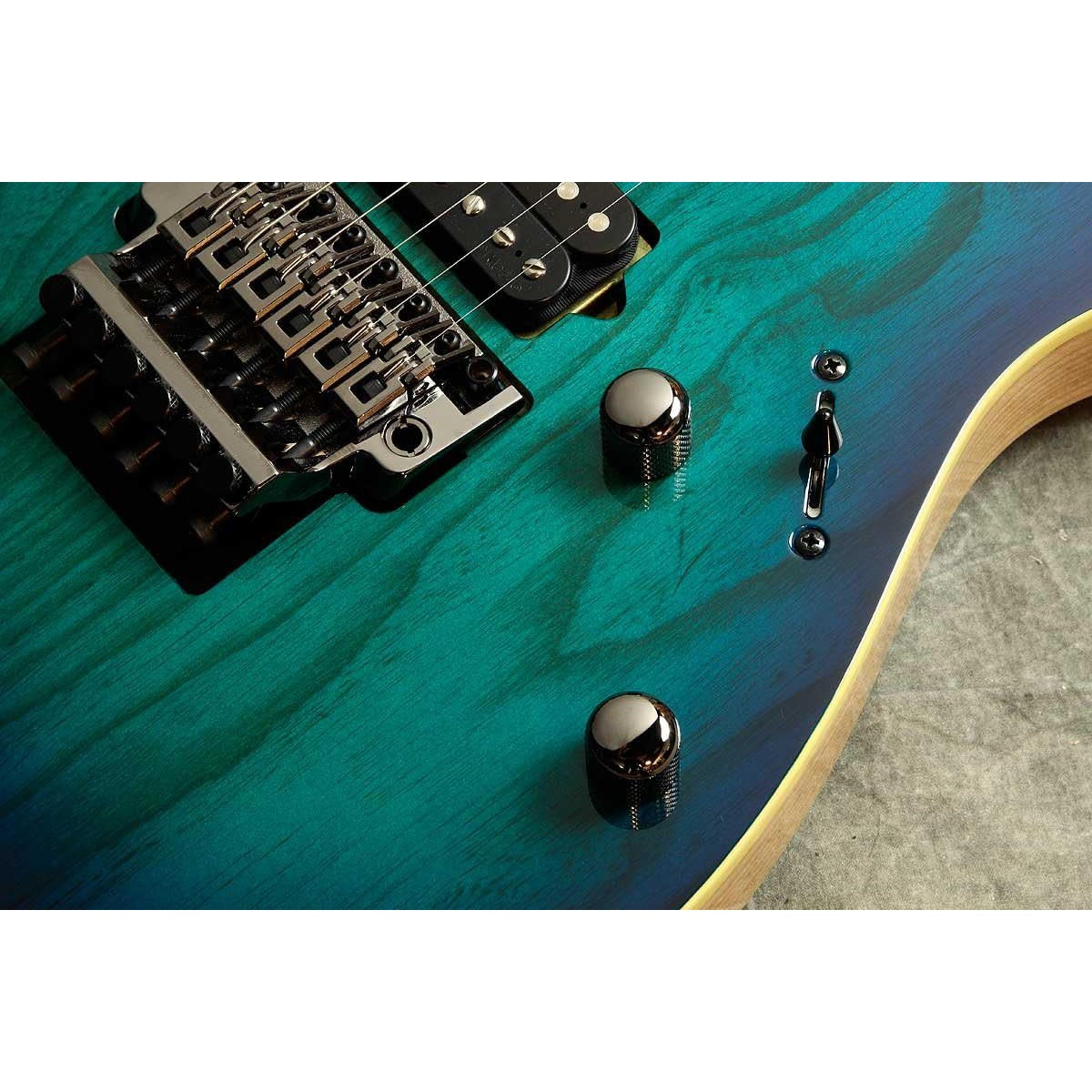 Đàn Guitar Điện Ibanez RG Prestige RGR652AHM w/Case, Nebula Green Burst-Mai Nguyên Music