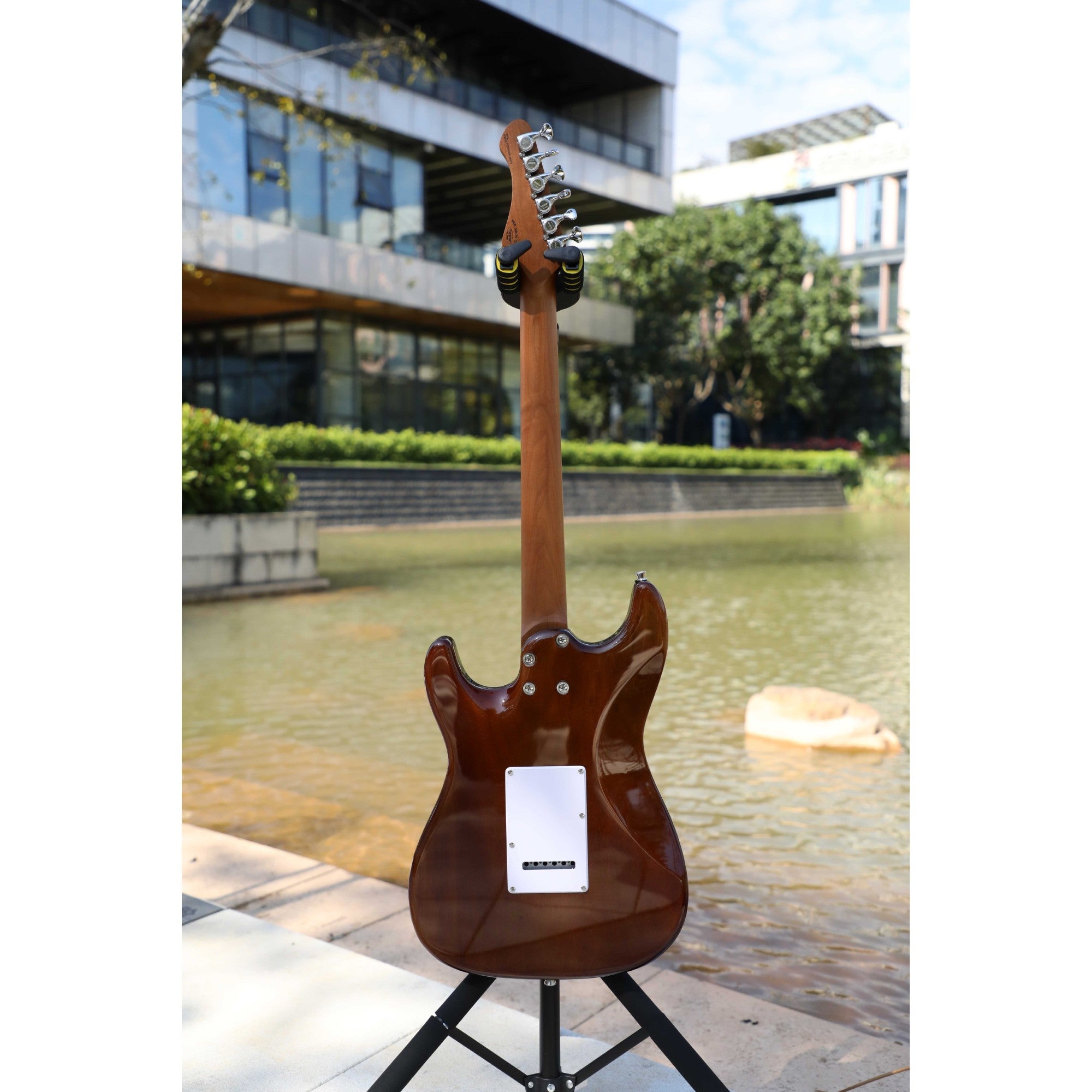 Đàn Guitar Điện Sqoe SEIB900-Mai Nguyên Music