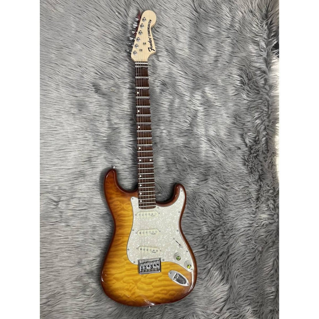 Đàn Guitar Vọng Cổ Điện Logo Fender Stratocaster 105-Mai Nguyên Music