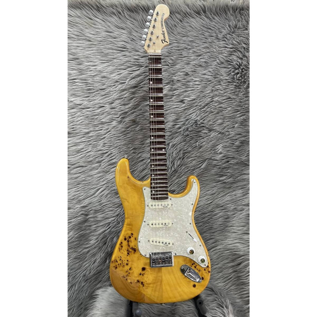 Đàn Guitar Vọng Cổ Điện Logo Fender Stratocaster 105-Mai Nguyên Music