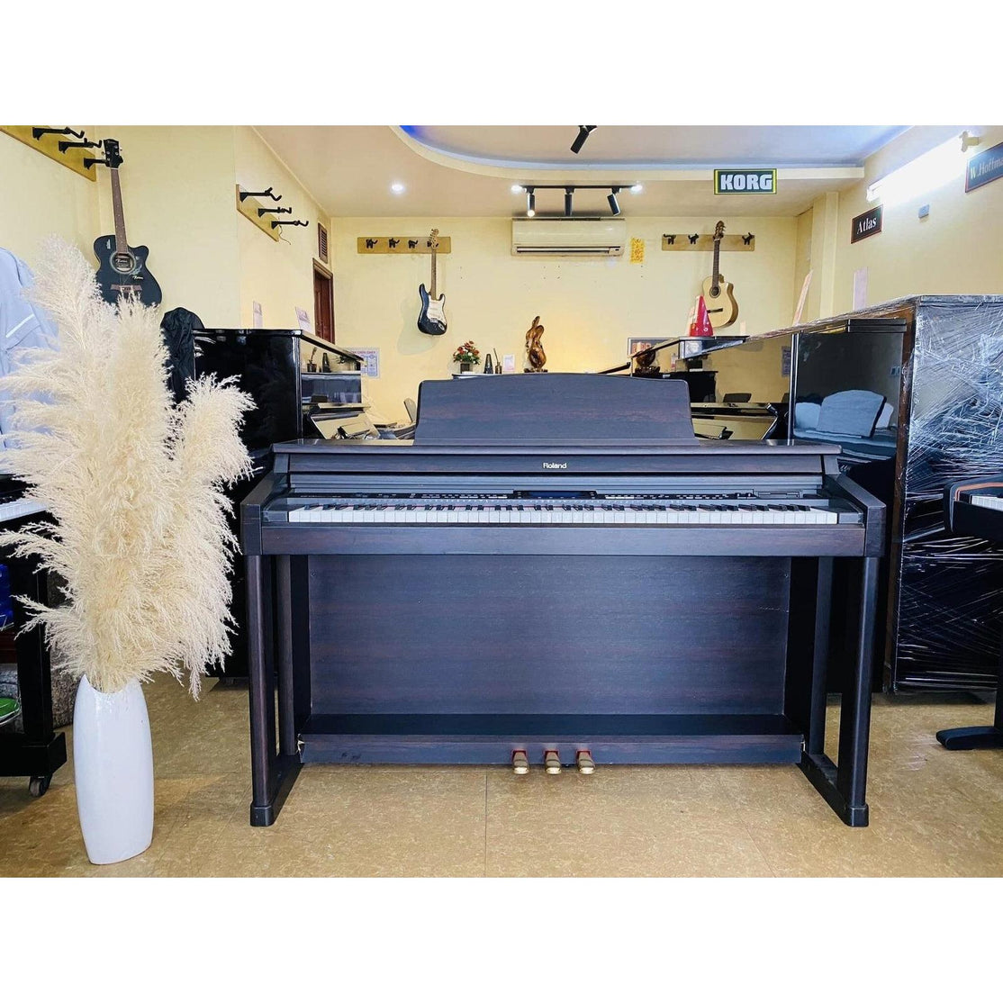 Đàn Piano Điện Roland KR-570 - Qua Sử Dụng-Mai Nguyên Music