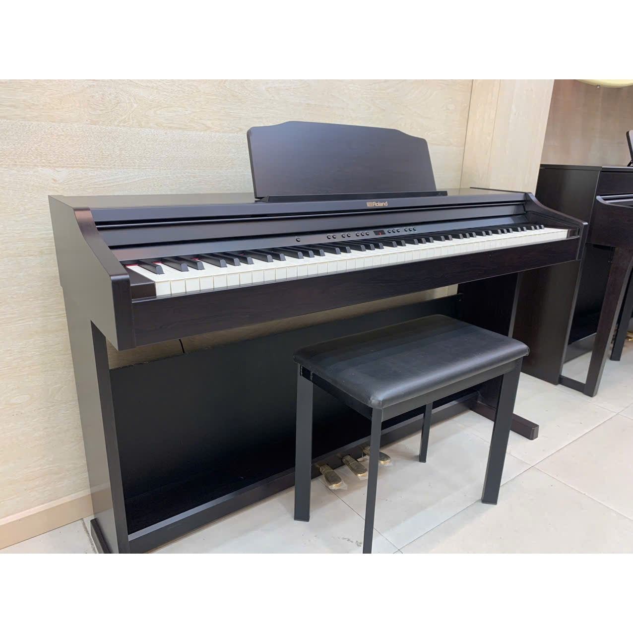 Đàn Piano Điện Roland RP-302 - Hàng Trưng Bày-Mai Nguyên Music