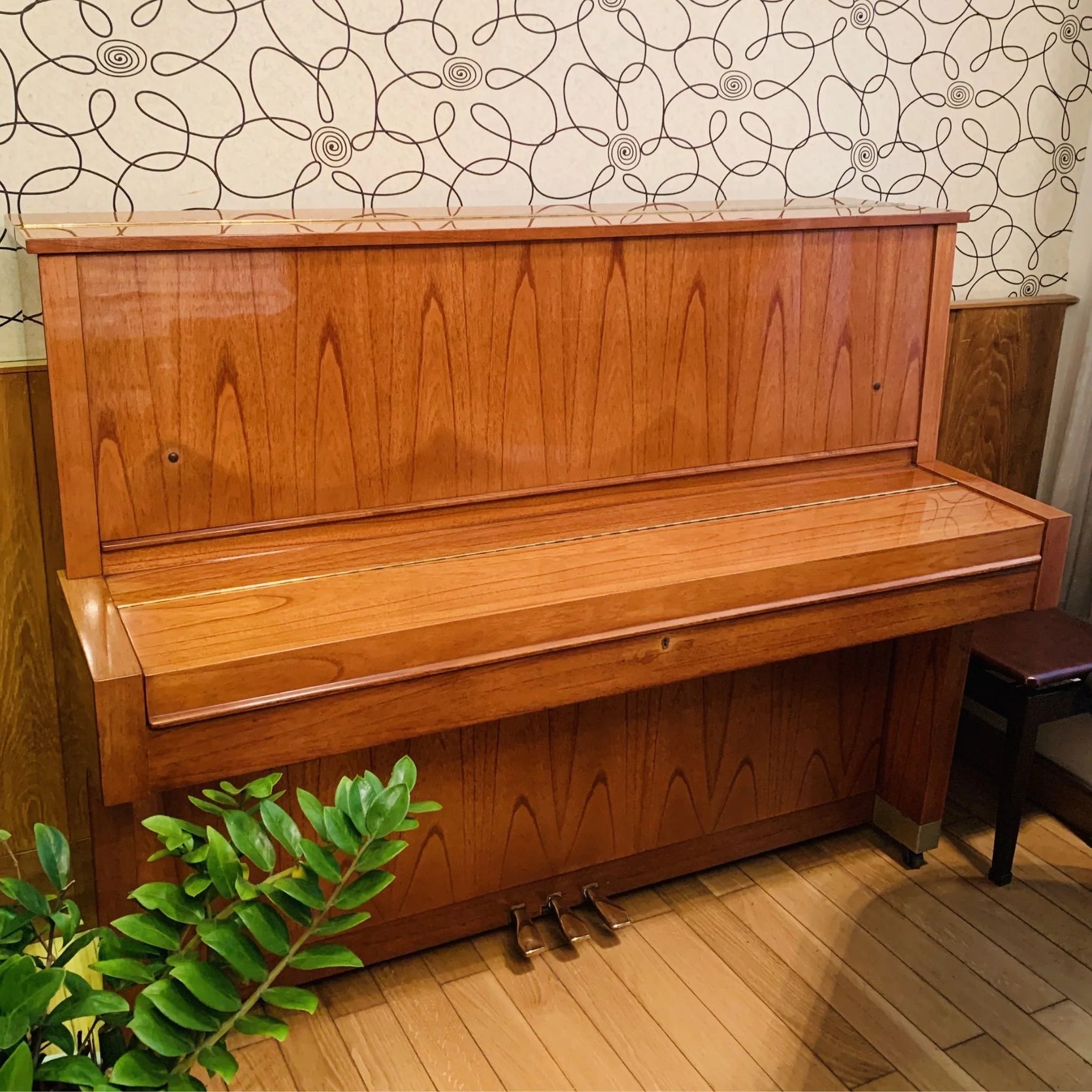 Đàn Piano Upright Yamaha W104-Mai Nguyên Music