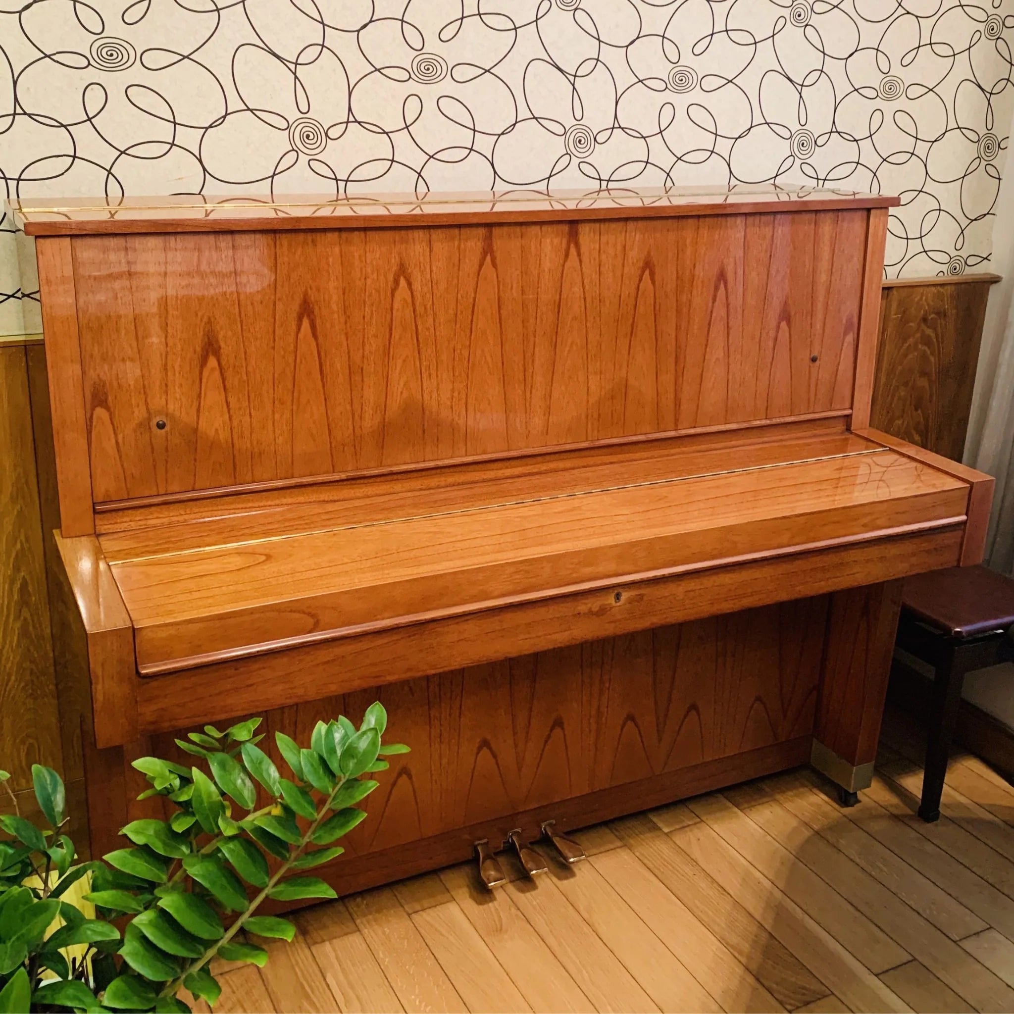 Đàn Piano Upright Yamaha W104-Mai Nguyên Music