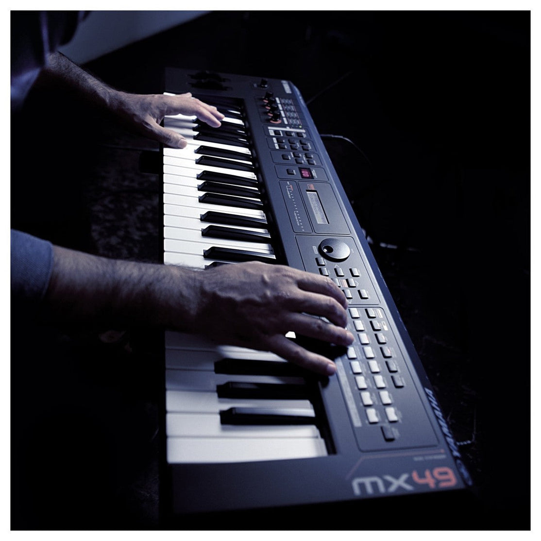 Đàn Synthesizer/Controller Yamaha MX49 49-Phím, Black-Mai Nguyên Music