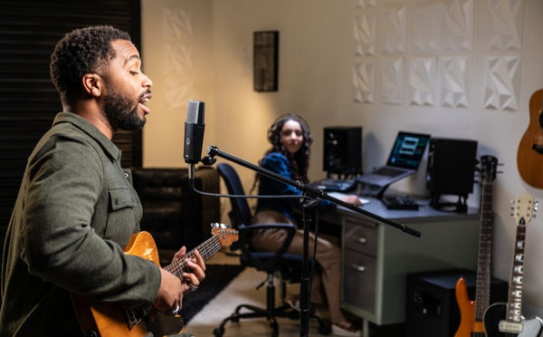 chi tiết trong vocal và nhạc cụ.