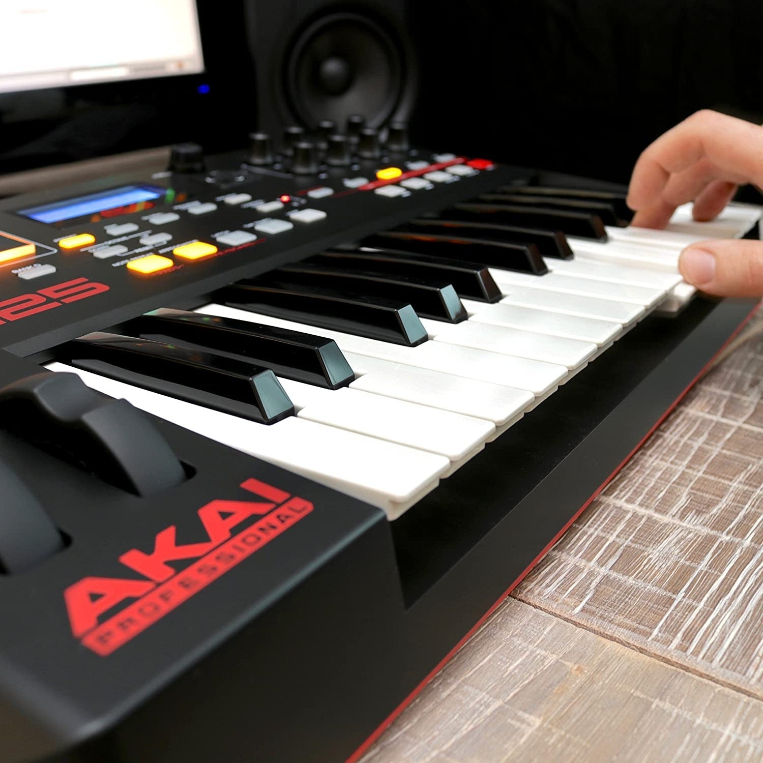 MIDI Keyboard Controller Akai MPK225-Mai Nguyên Music
