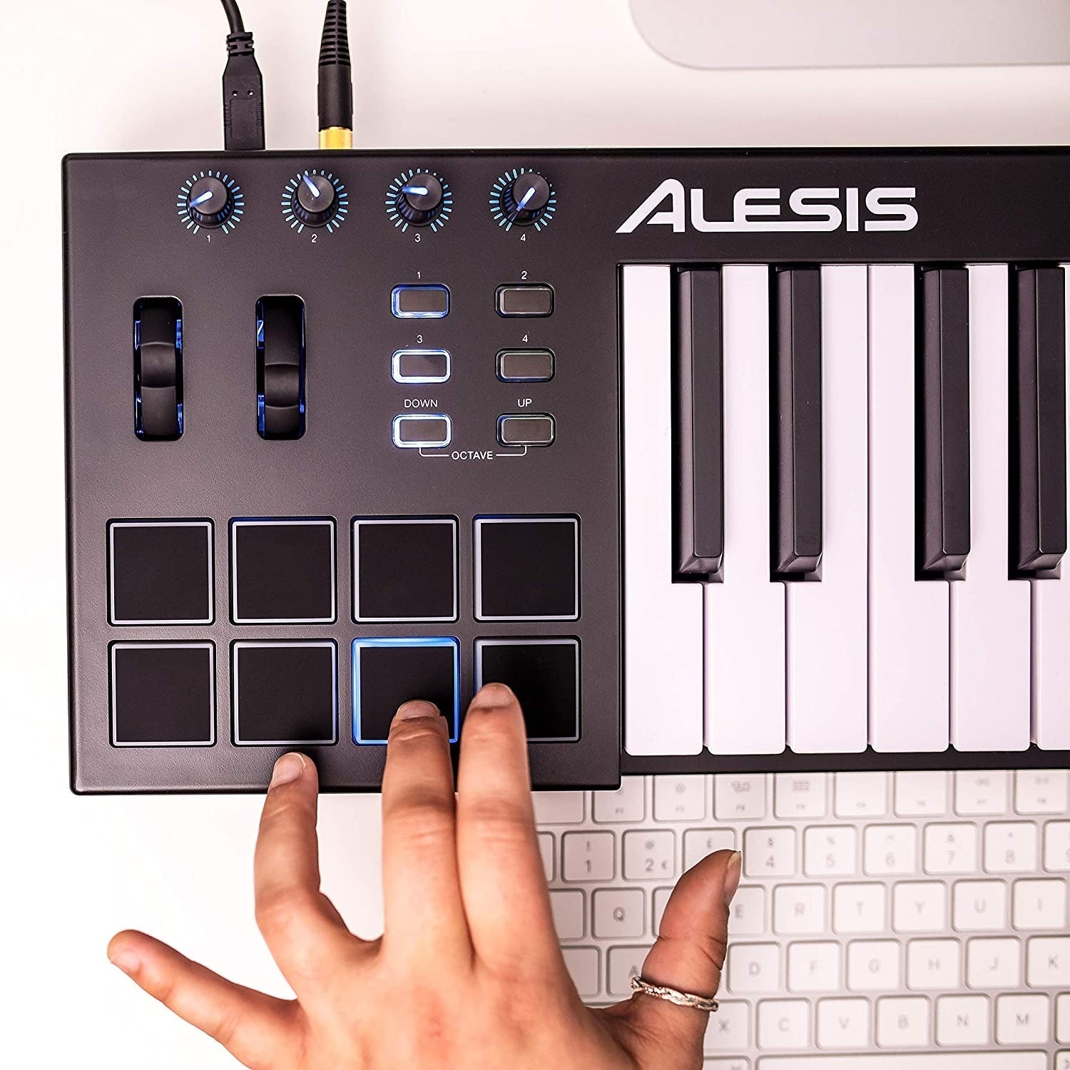 MIDI Keyboard Controller Alesis V25-Mai Nguyên Music