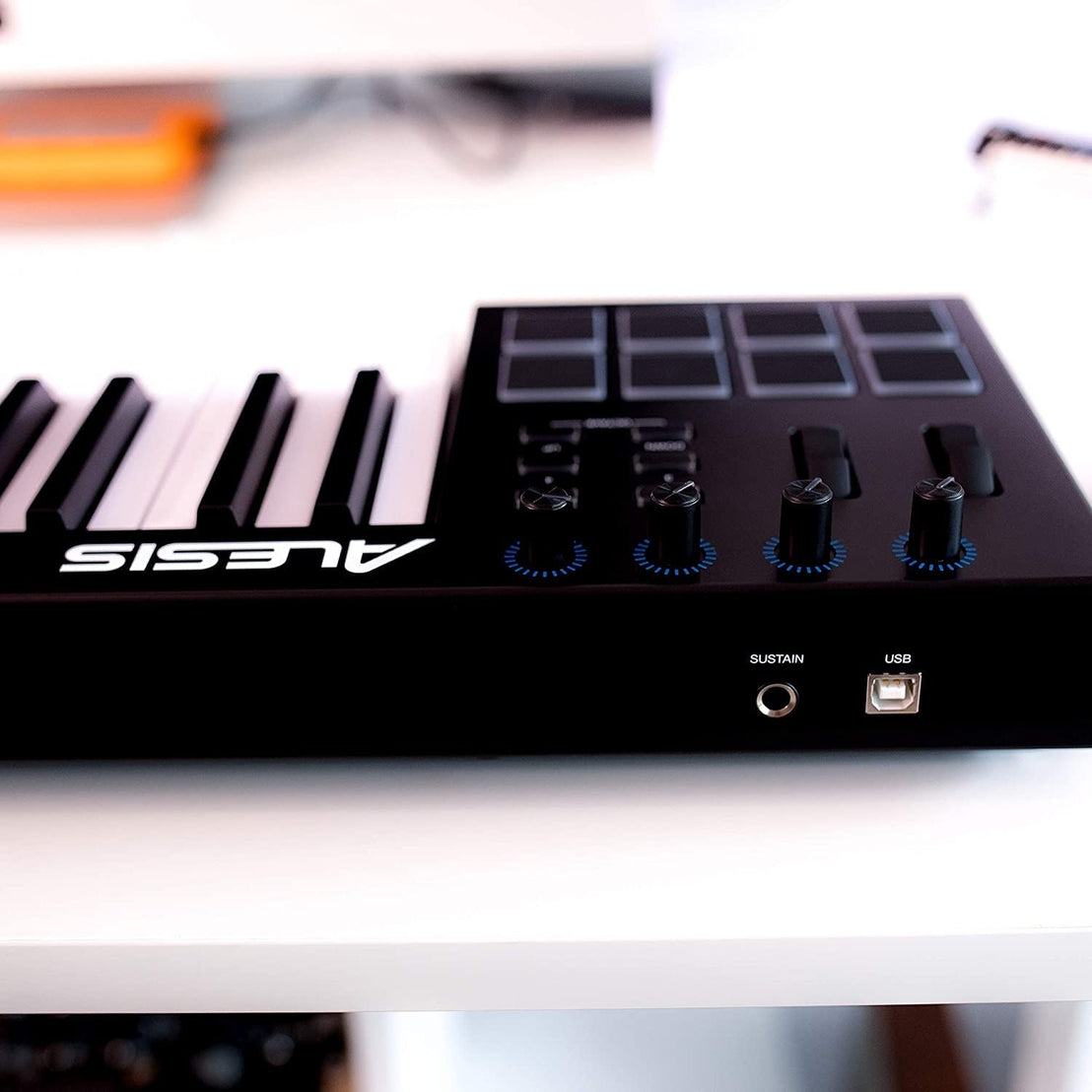 MIDI Keyboard Controller Alesis V49-Mai Nguyên Music