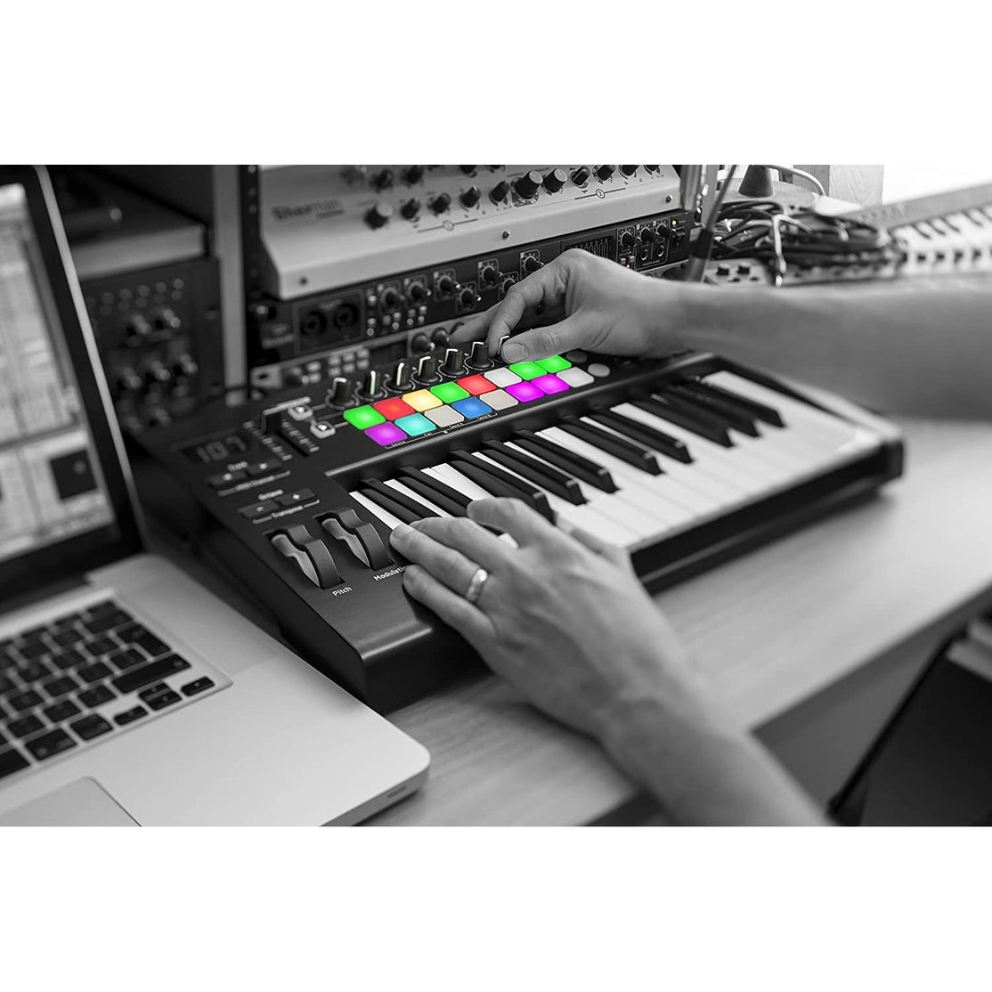 MIDI Keyboard Controller Novation Launchkey 25 MK2-Mai Nguyên Music