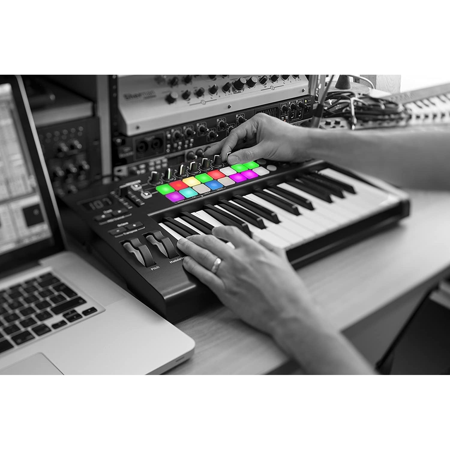 MIDI Keyboard Controller Novation Launchkey 25 MK2-Mai Nguyên Music