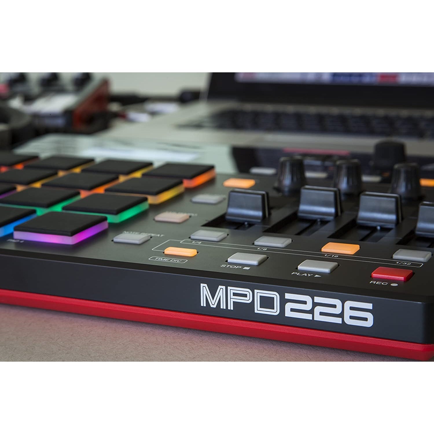 MIDI Pad Controller Akai MPD 226-Mai Nguyên Music