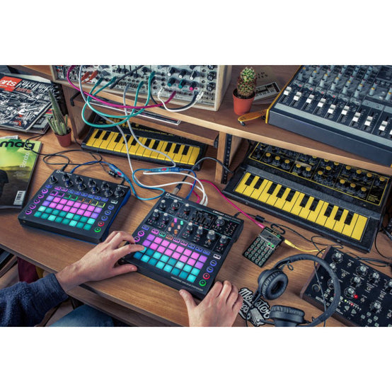 Novation Circuit Mono Station Paraphonic Synthesizer With Three Sequencer-Mai Nguyên Music
