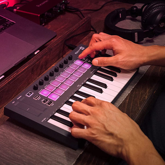 Novation Flkey Mini 25 Keyboard Controller-Mai Nguyên Music