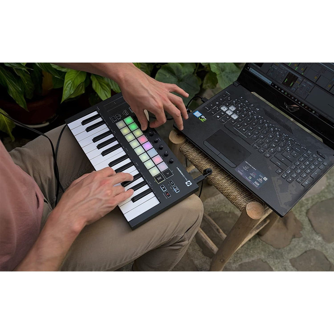 Novation Launchkey Mini MK3 Keyboard Controller-Mai Nguyên Music