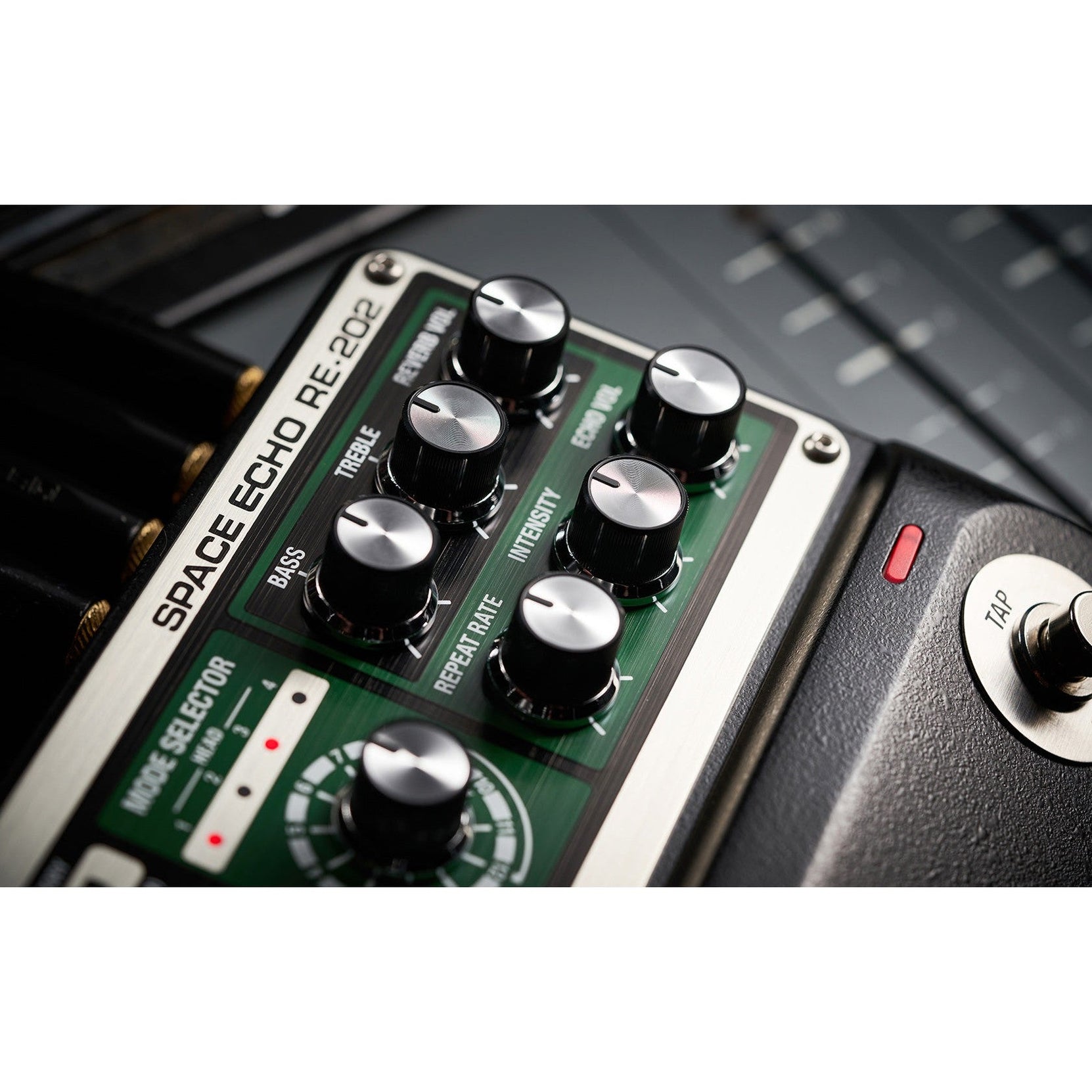 Pedal Guitar Boss RE-202 Space Echo Digital Delay-Mai Nguyên Music