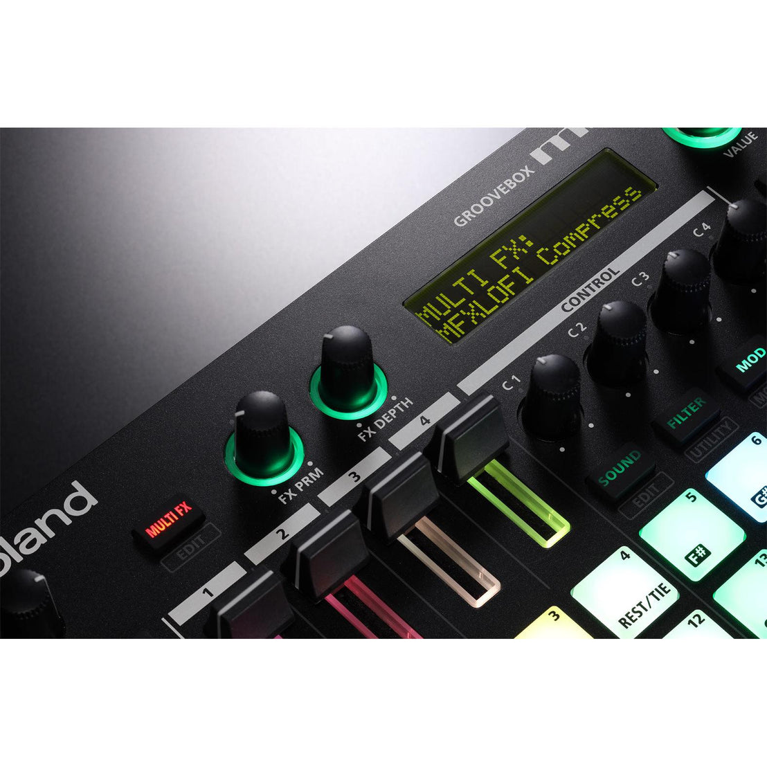 Roland MC-101 4-track Groovebox-Mai Nguyên Music